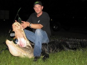 alligator-hunter-shows-off-01