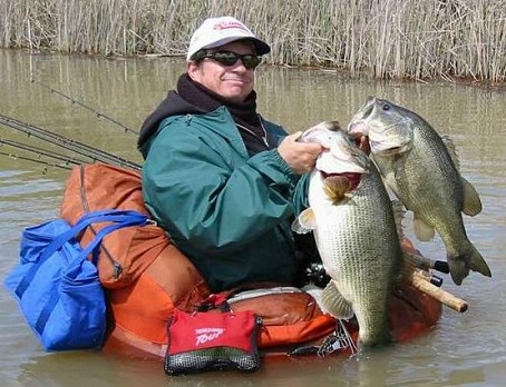 Fishing a Small Pond for MONSTER Bass! 