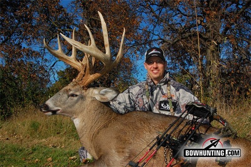 Whitetail Hunting - A 190 Inch Big Illinois Buck