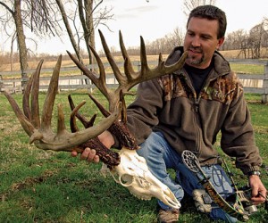 Whitetail Hunting: Bowhunter Stops Big Ohio Buck 