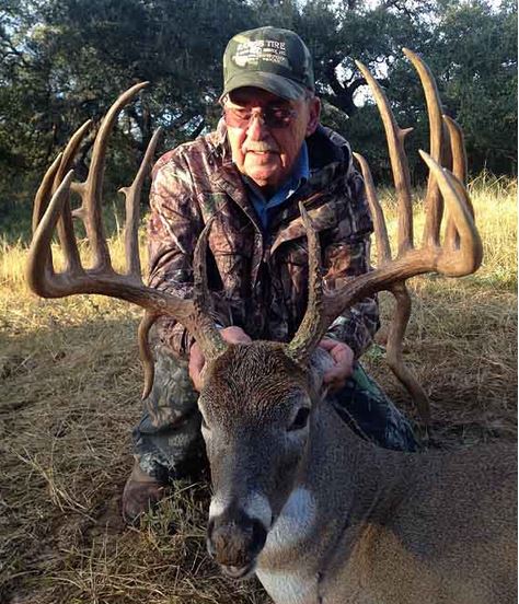 White-tailed Deer Hunting: Big Buck Shot in Atascosa County Texas